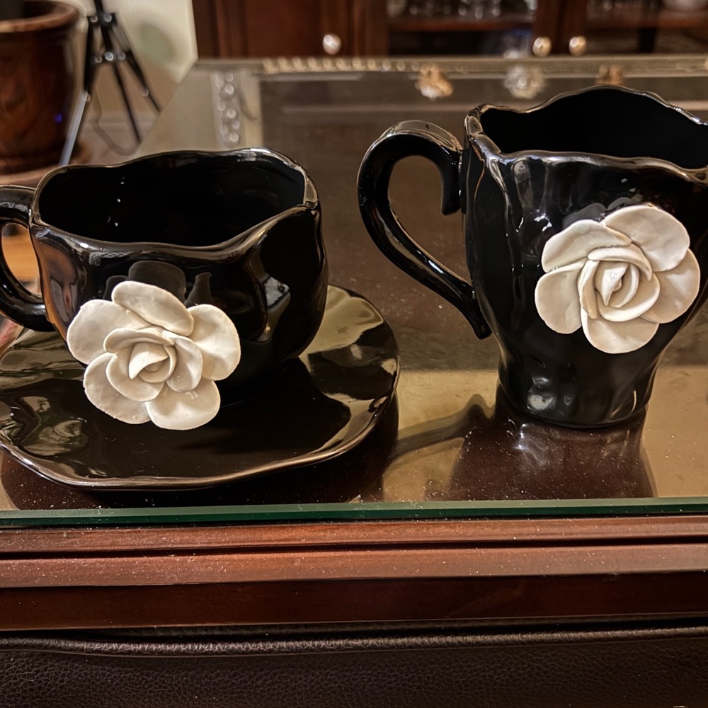 New in Box Elegant Black and White Floral Camelia Drinkware Set